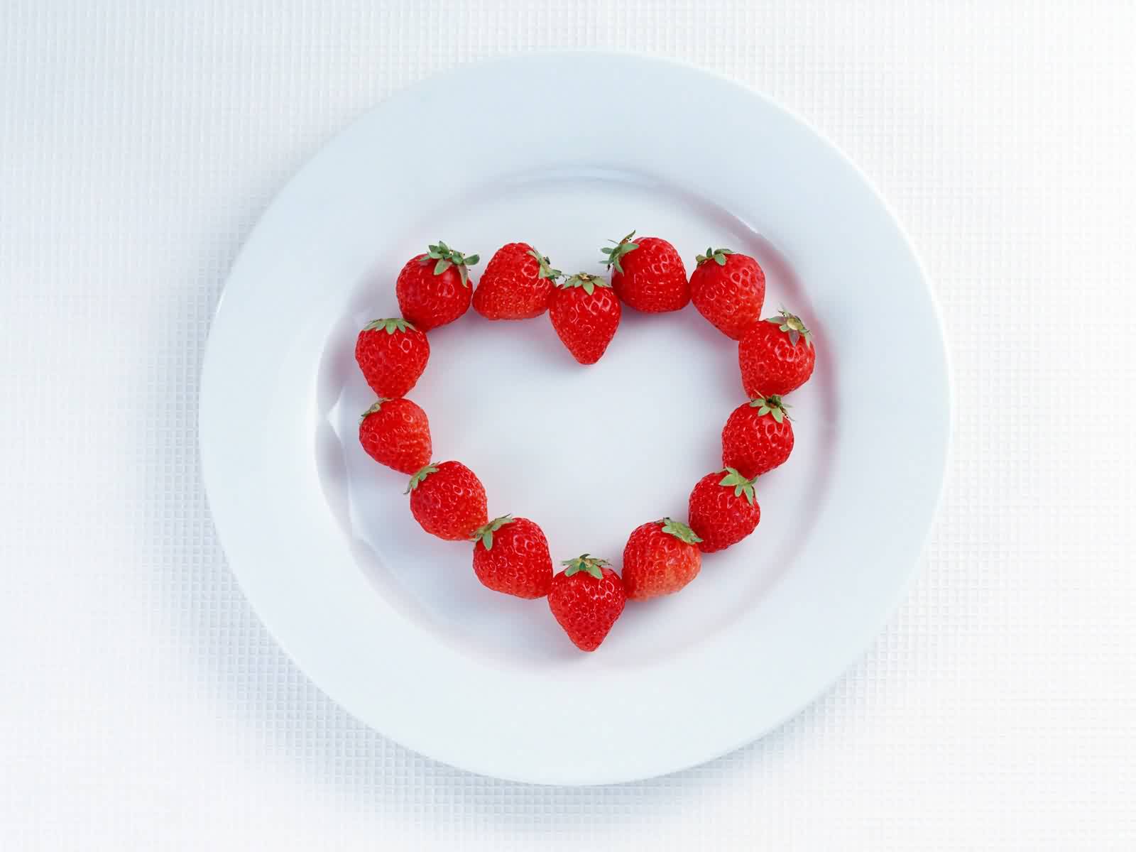 [Heart+Shaped+Made+Of+Strawberries.jpg]
