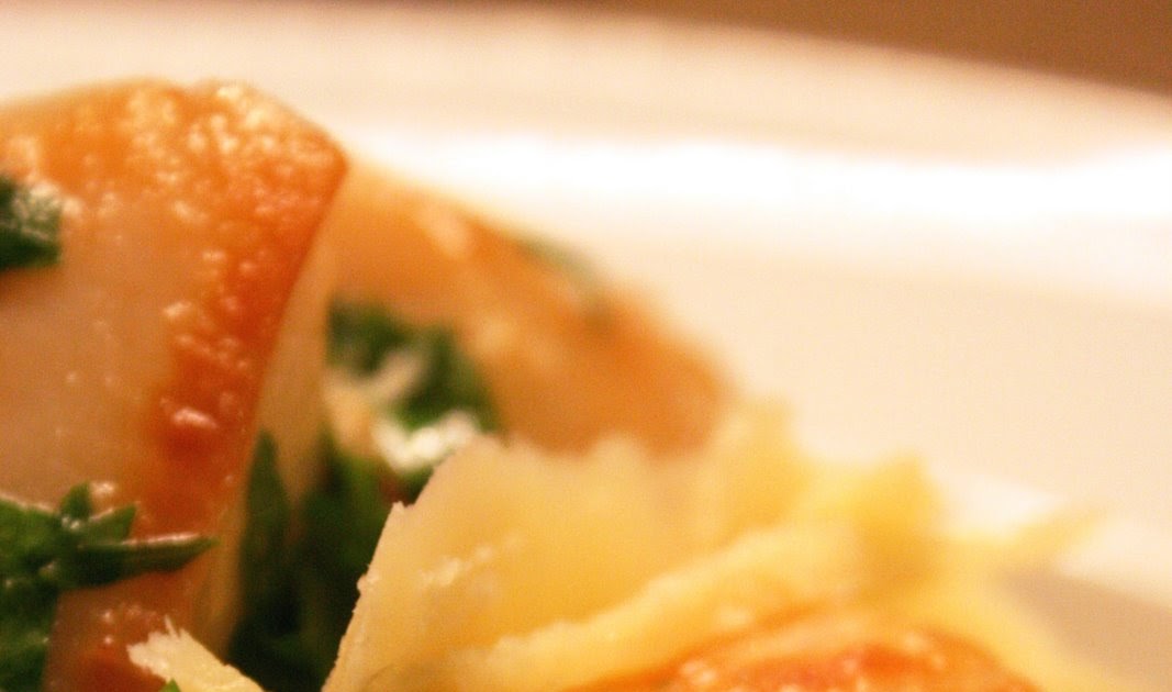 Better than takeout Buttered Linguine with Seared Scallops, White Wine