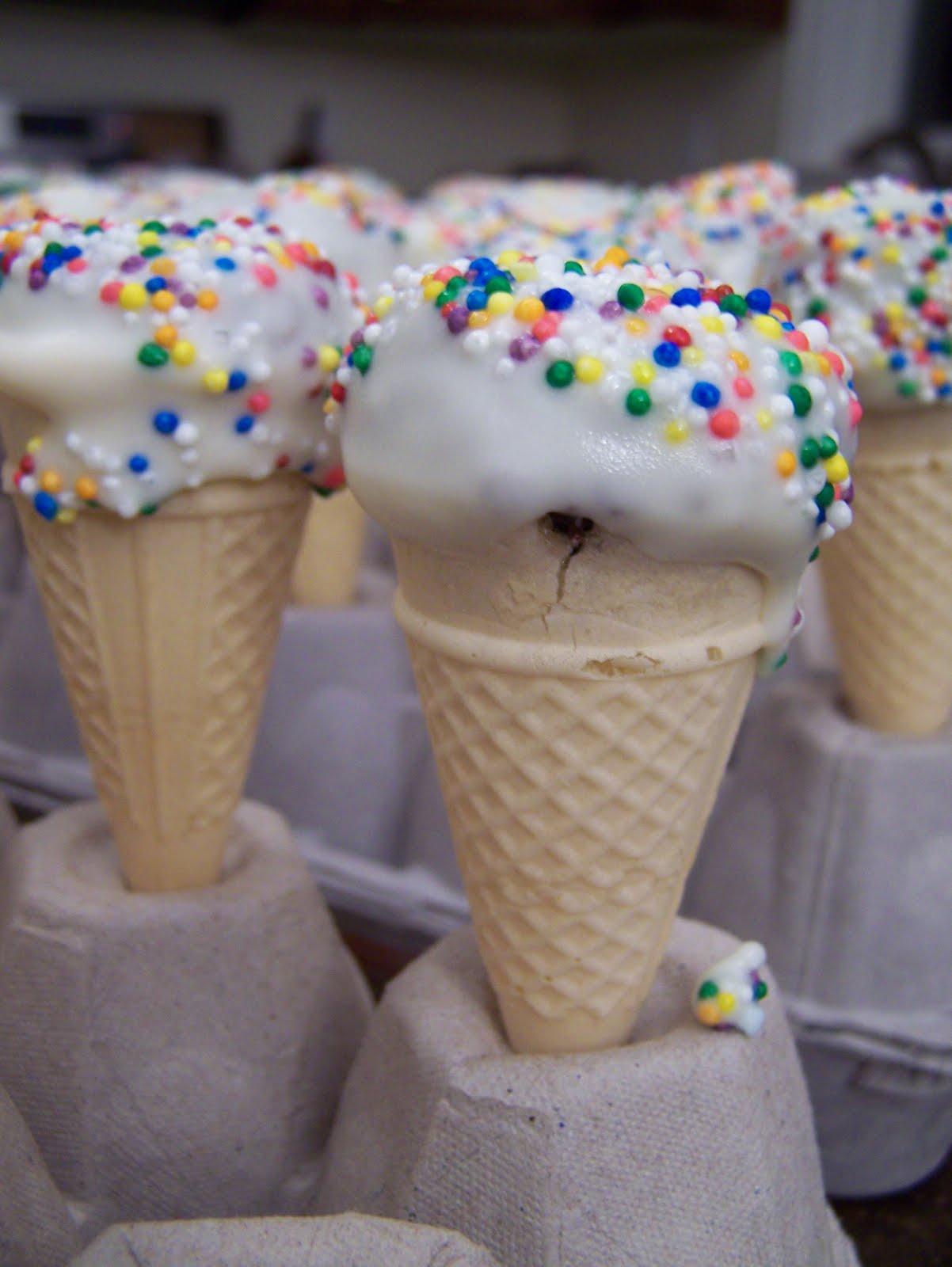 Melting+ice+cream+cone+cake