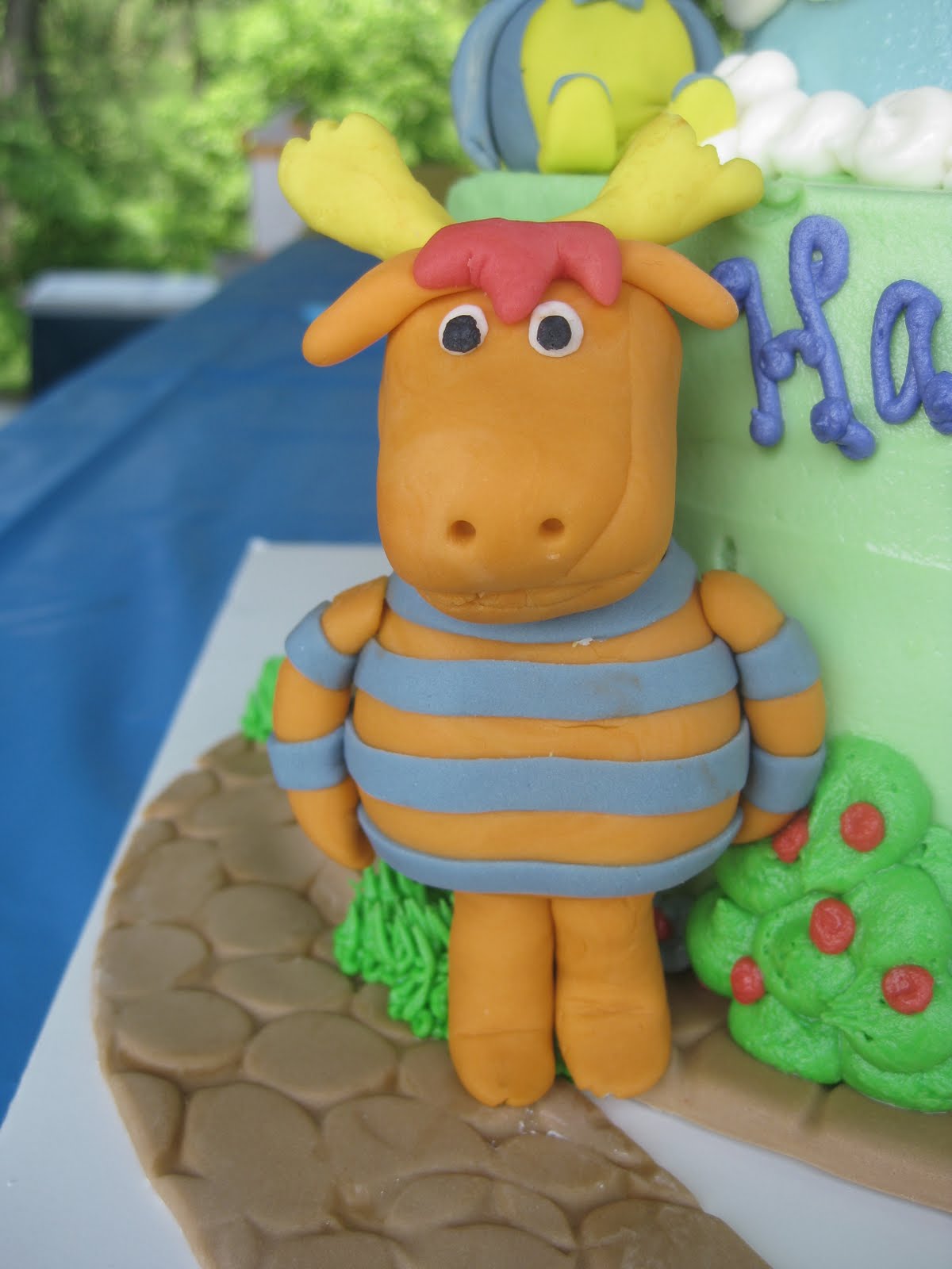 B's Cakes Your backyard friends... the Backyardigans!