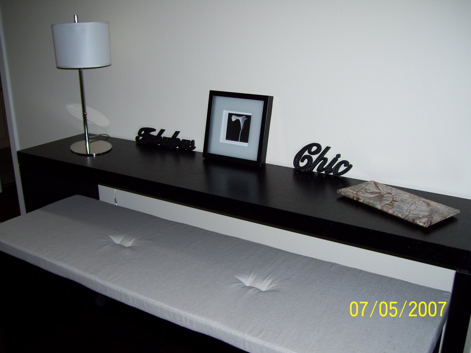 [ConsoleDetailBench.JPG]