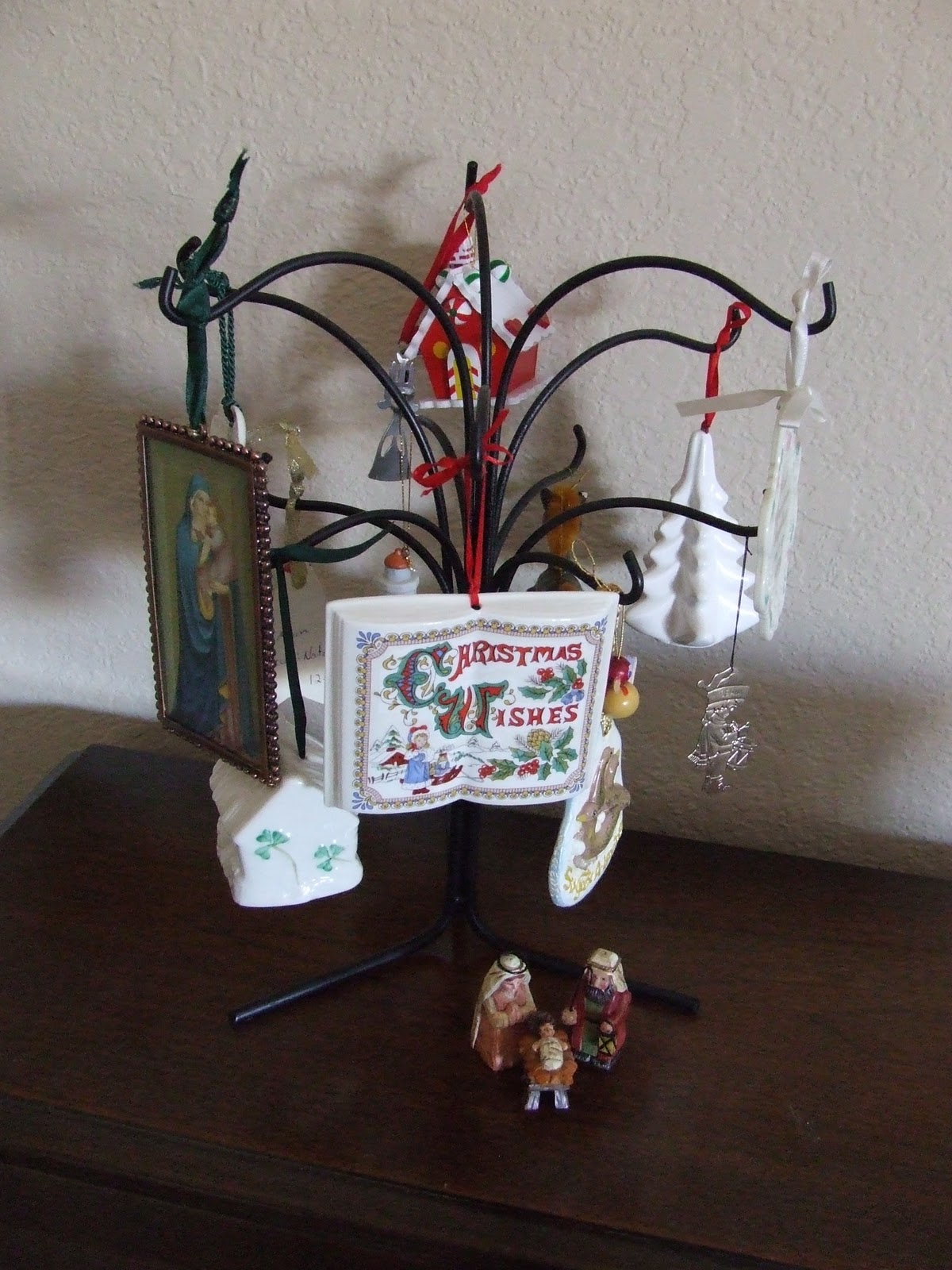Waltzing Matilda Ornament/Necklace Display