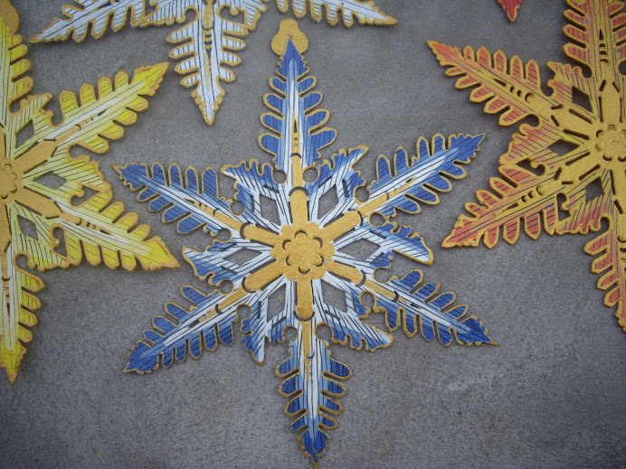 SNOWFLAKE-STAR--COLORFULLY DESIGNED AND BRILLIANTLY HAND PAINTED  IN BALI, WAYANG-KULIT STYLE