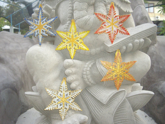 SNOWFLAKE-STAR--COLORFULLY DESIGNED AND BRILLIANTLY HAND PAINTED  IN BALI, WAYANG-KULIT STYLE