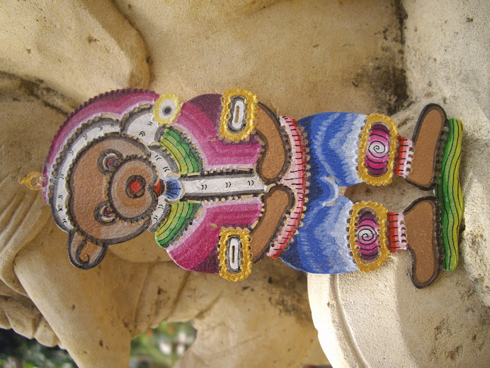 TEDDY SANTA BEAR, HANDCRAFTED IN BALI, WAYANG-KULIT-STYLE, HANGING CHRISTMAS ORNAMENT