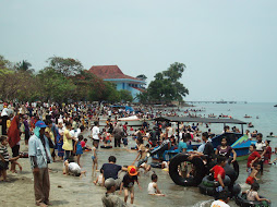 Ribuan pengunjung padati pantai Kelapa Tujuh