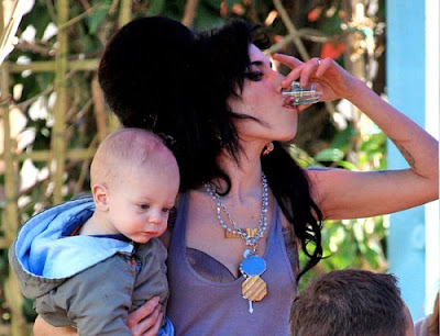 ELLE VEUX ADOPTER UN ENFANT !!! Amy+Winehouse+adopt