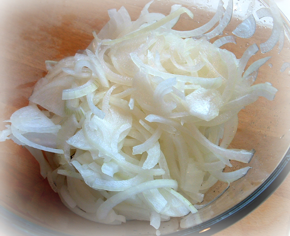 [sliced+onions.jpg]
