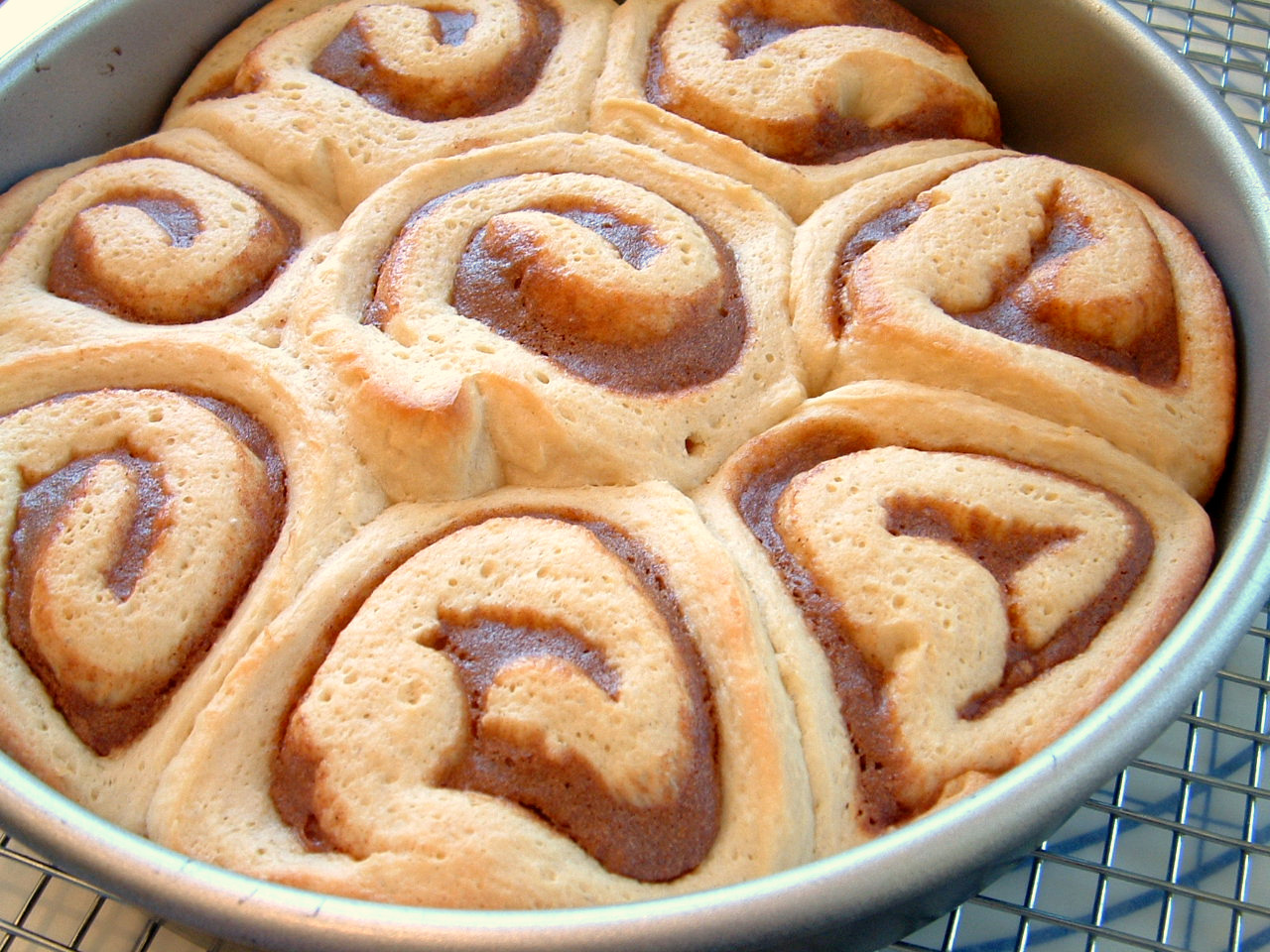 A Feast for the Eyes The Quintessential Cinnamon Rolls from King