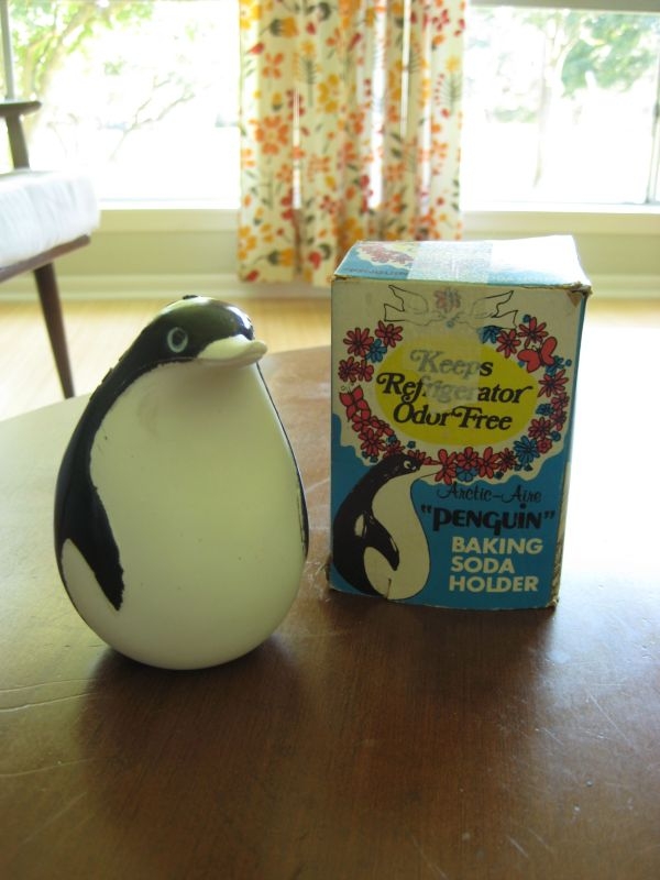 I can totally make that Vintage Monday Penguin baking soda holder