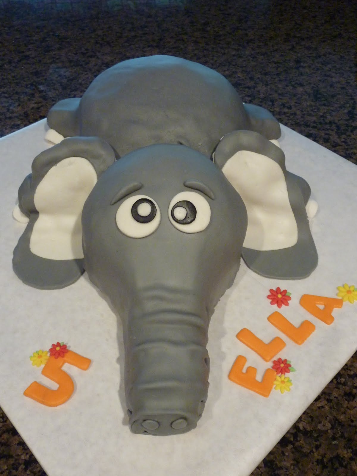 Sarah Bakes: Elephant Cake