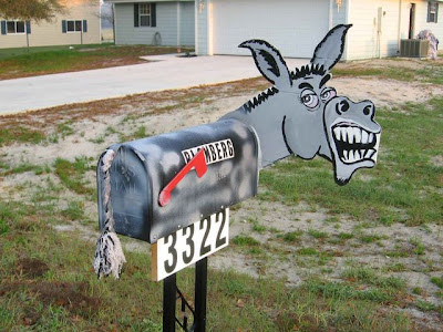 funny_mailboxes_010.jpg