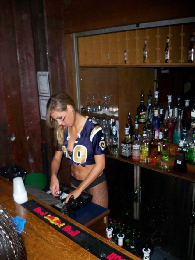[hot_bartenders_06.jpg]