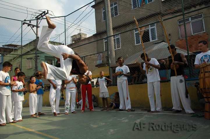 [Capoeira_fight_dance_26.jpg]