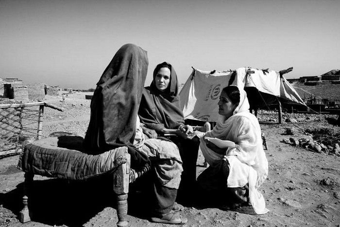 [angelina_jolie_in_afghanistan_06.jpg]