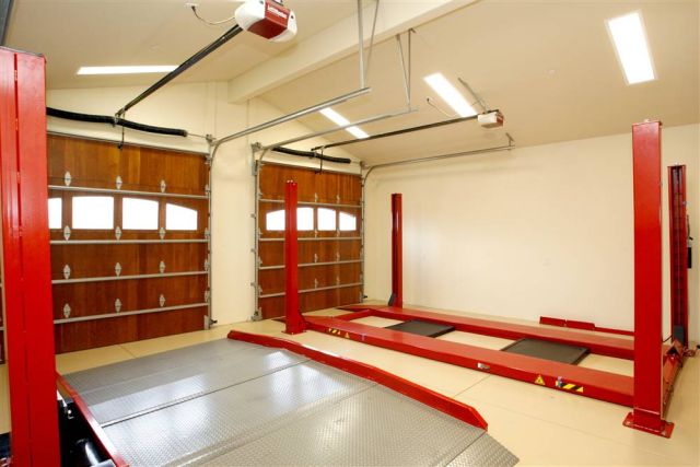 http://2.bp.blogspot.com/_mmBw3uzPnJI/Sv3PmnqEC2I/AAAAAAAA3Co/ZzFtD-biTnE/s1600/beautiful_garages_10.jpg