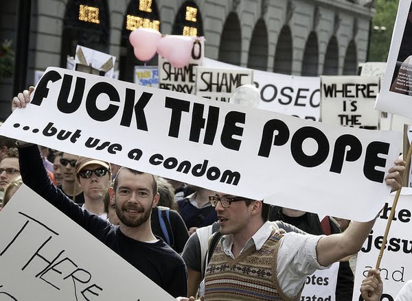 funniest_pope_protest_signs_06.jpg