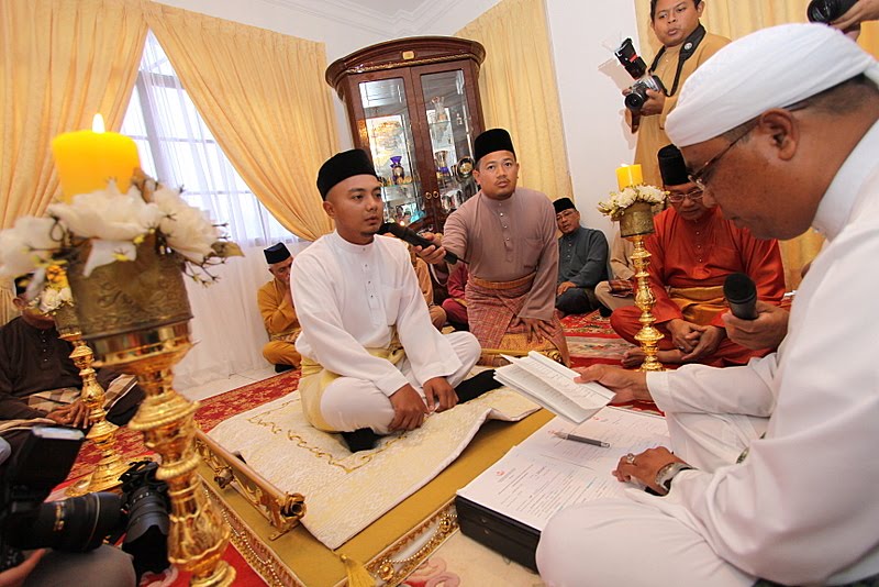 What is your reality,is not real to me: Majlis nikah Azim n Lisa