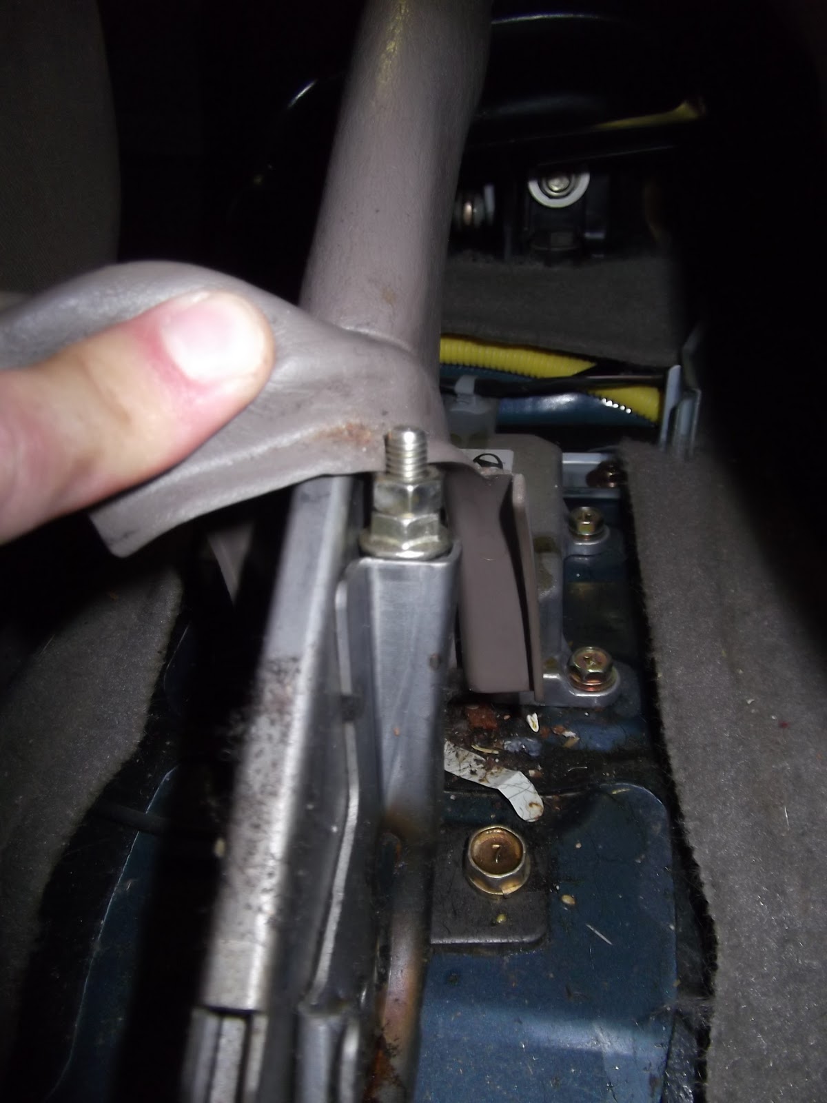 Omid's DIY web log 1999 Hyundai Elantra Hand/Parking Brake Adjustment