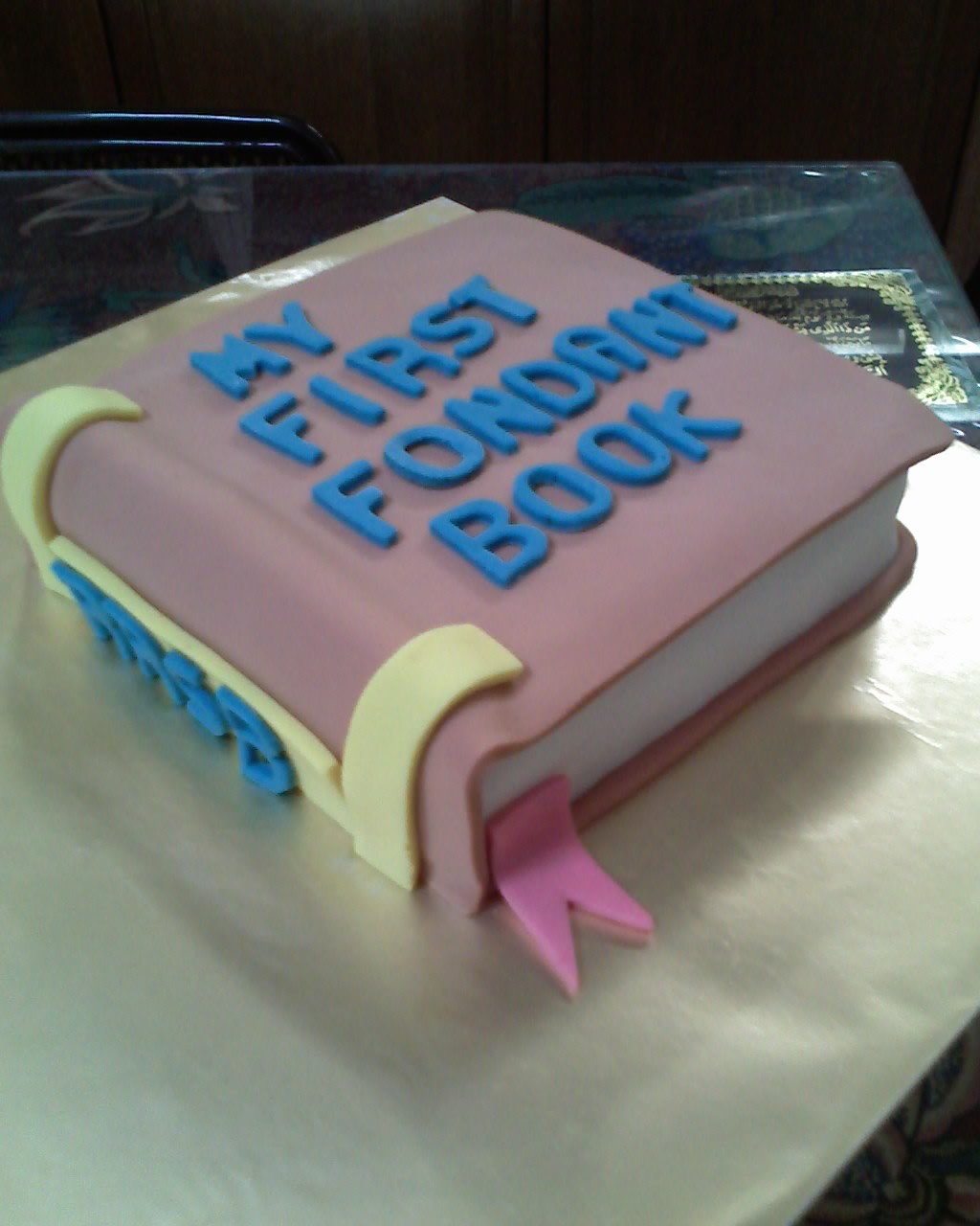Lovely Swans Cake... My First Fondant Book