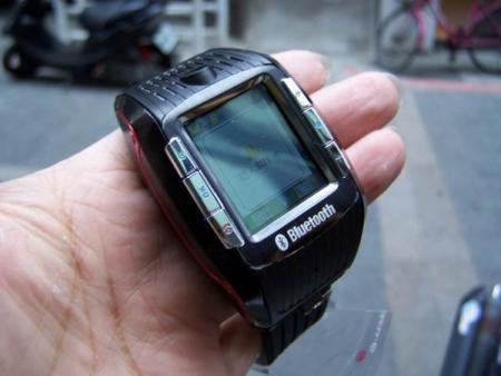 [mobile_phone_watches_m700_pictures2.jpg]