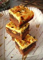 BROWNIES CU GLAZURA DE BRANZA SI CIOCOLATA ALBA