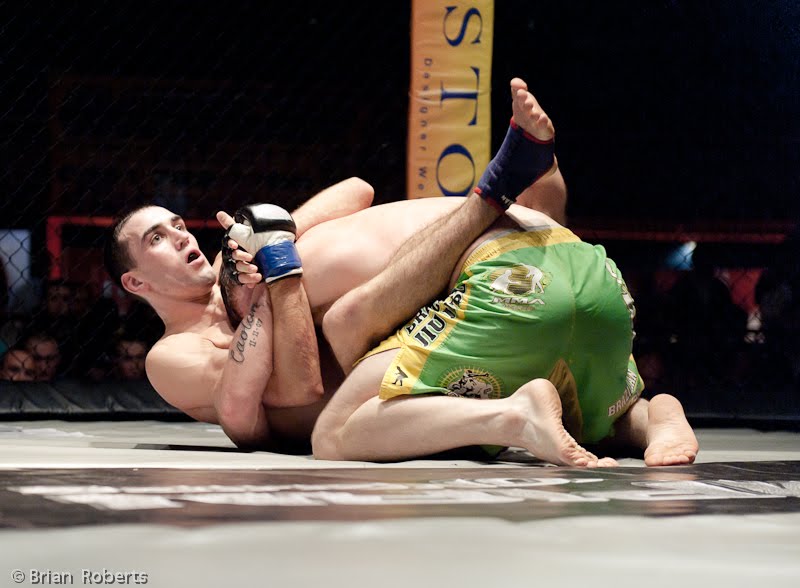 Mark Scanlon head kick OMMAC 