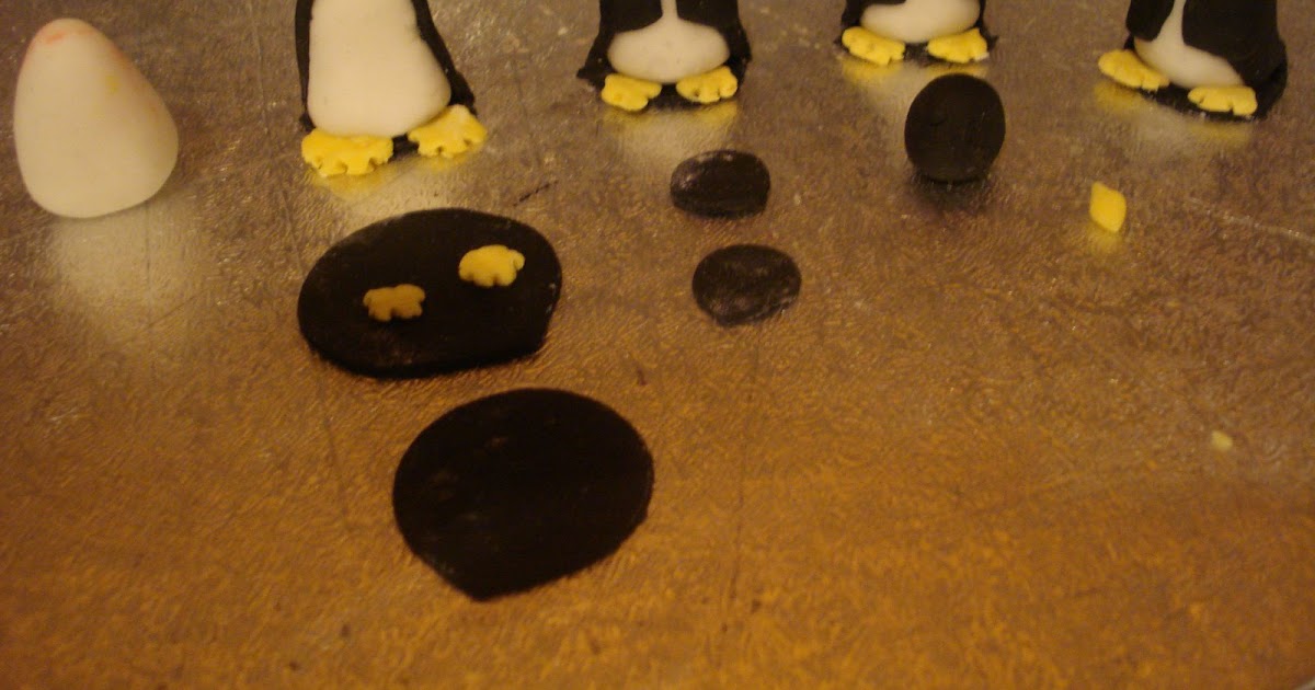 Cake Creations: Sugarpaste penguin tutorial