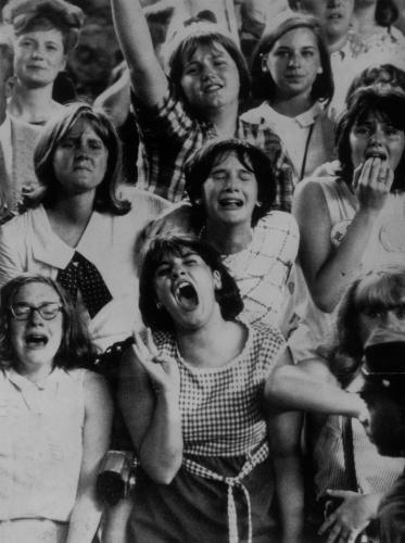 http://2.bp.blogspot.com/_n5vFLy_gPv8/S8KgQMCxe9I/AAAAAAAAAUk/DF6yC8TpF9M/s1600/beatles+hysteria.jpg
