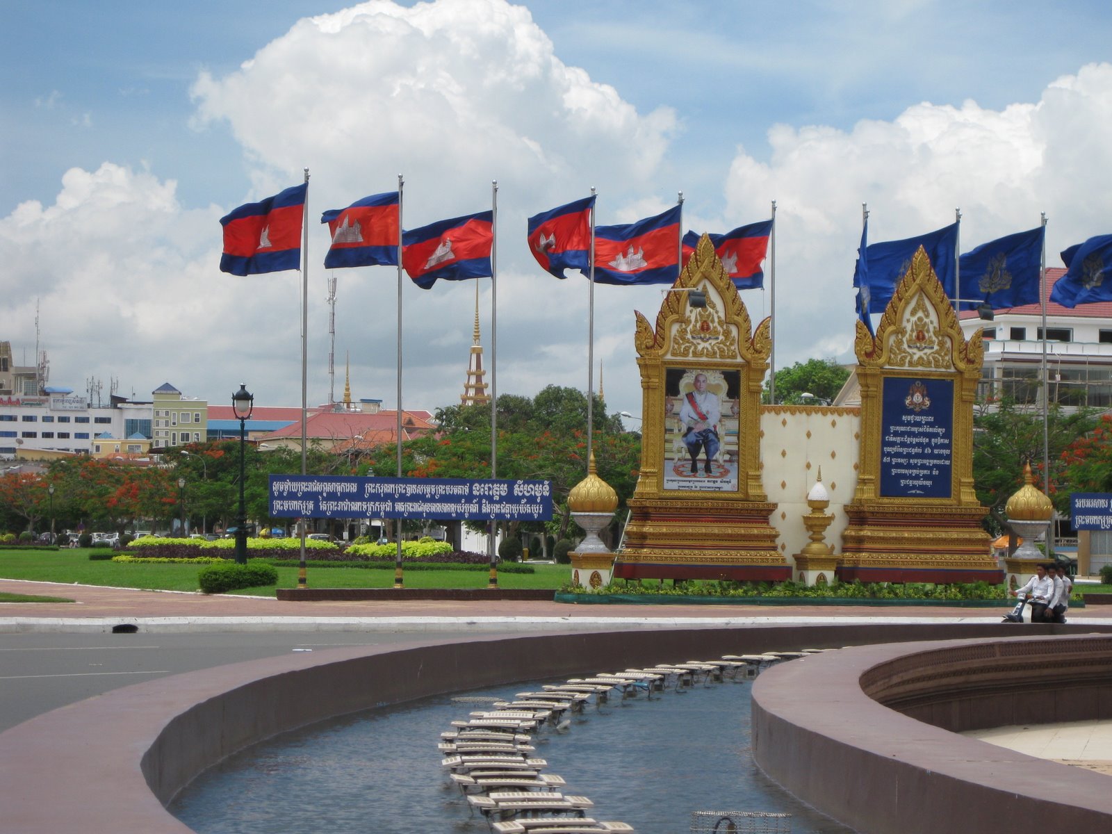 [Cambodia1+130.jpg]