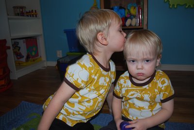 [090121+syskonkärlek.jpg]