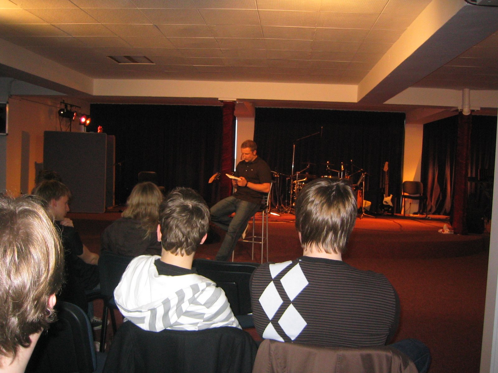 [Reading+Scripture+at+Yout+Service+CCCBremen.JPG]