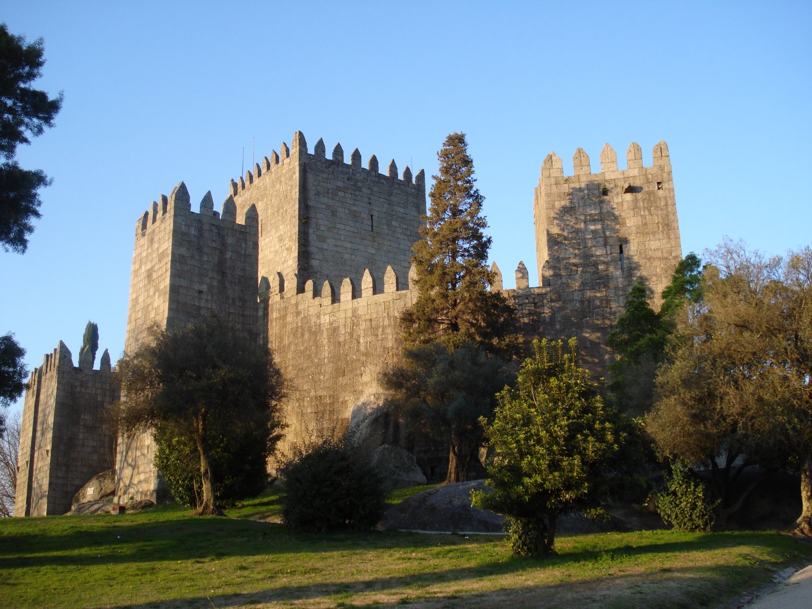 [Castelo_de_Guimarães.JPG]