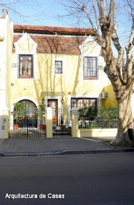 Chalet con ventana en el techo