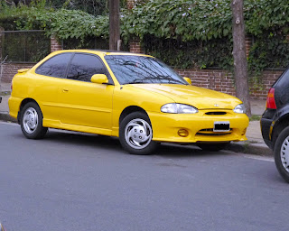 Coche amarillo