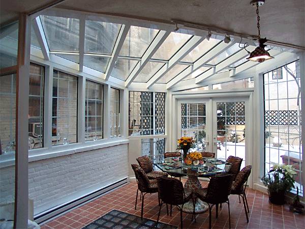 Arquitectura de casas: techos transparentes y ambientes con luz ... Patio interior Techados diseño