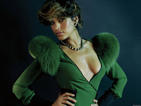Eva Mendes In Sexy Green Dress Wallpaper