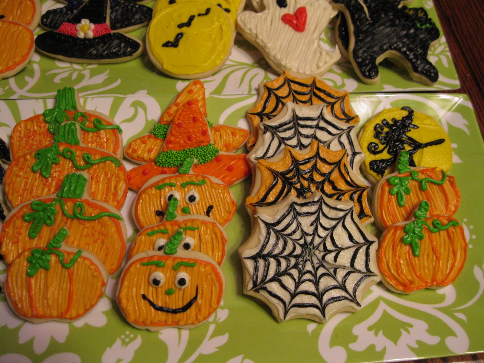 [90x+wk+8+Halloween+sugar+cookies+015.jpg]