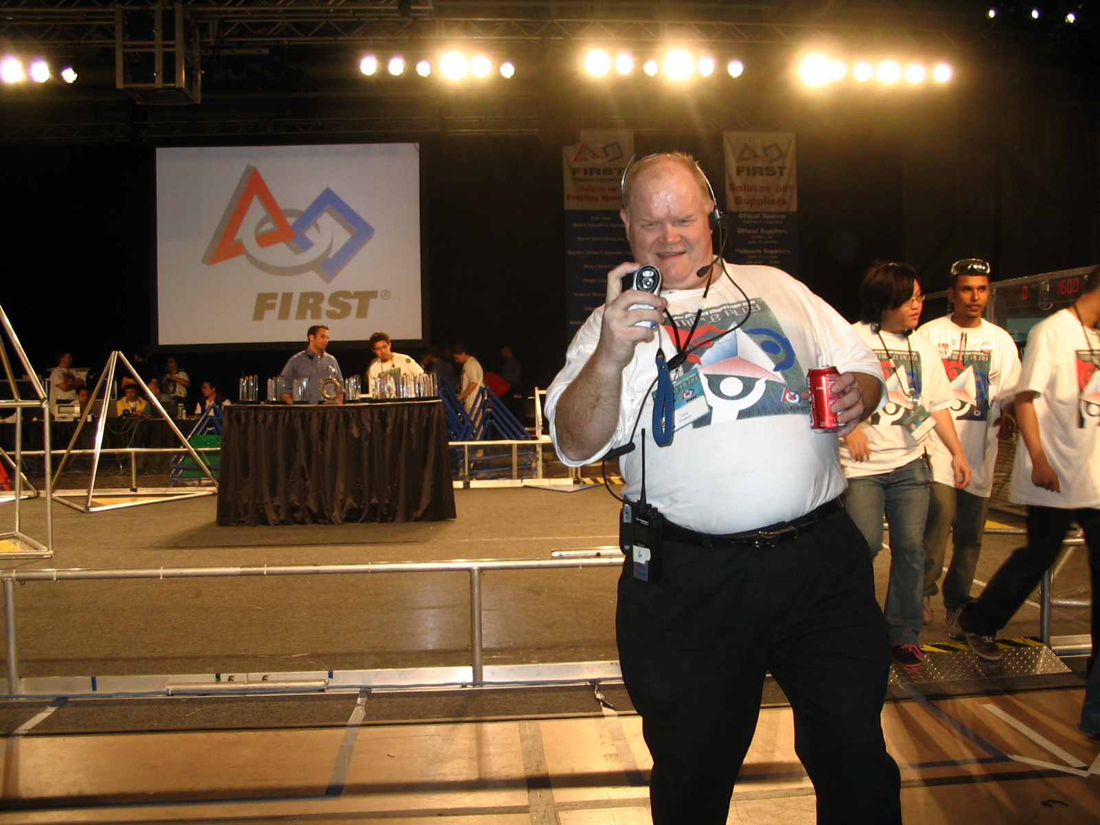 [Tony+with+cell+phone.JPG]