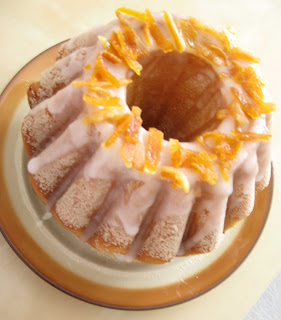 Babka drożdżowa z lukrem cytrynowym