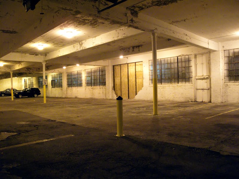 Photo Go Round Run Down Parking Garage