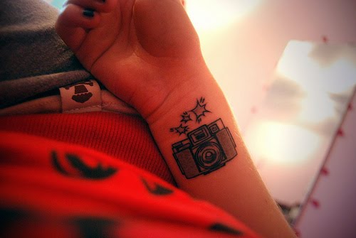 I love sweet, simple tattoos. This little camera makes me smile from ear to 