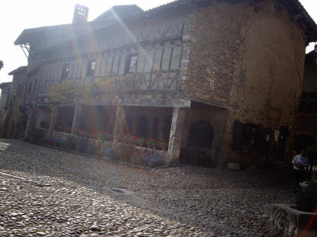 [3perouges2patrimoine.JPG]