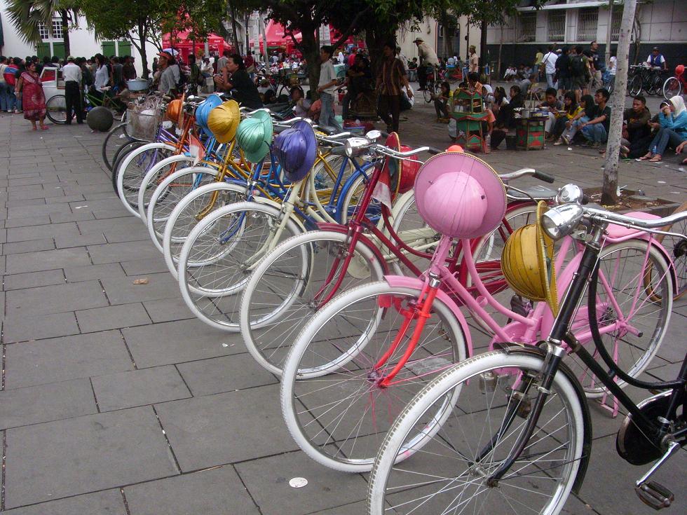Sepeda Warna Warni