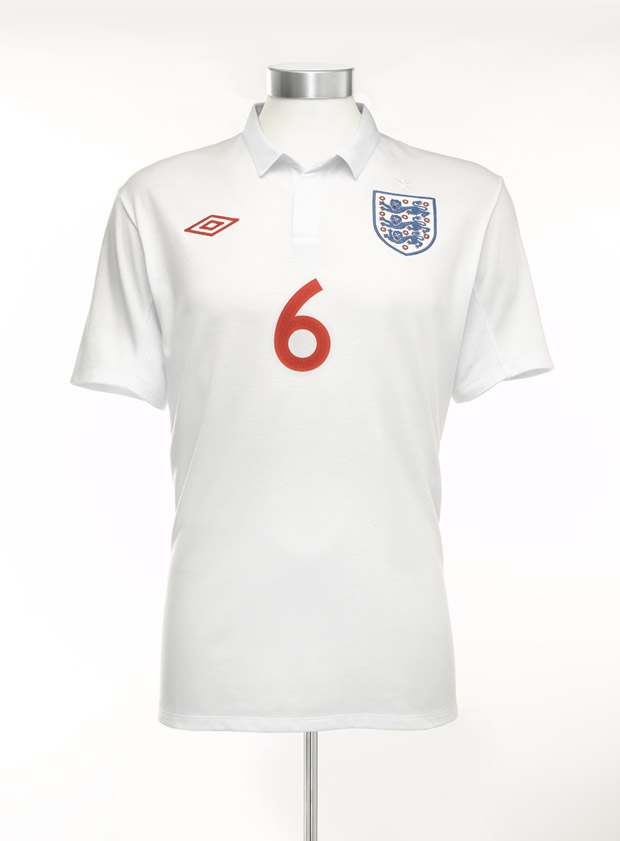 [umbro-2009-england-national-team-kits-3.jpg]