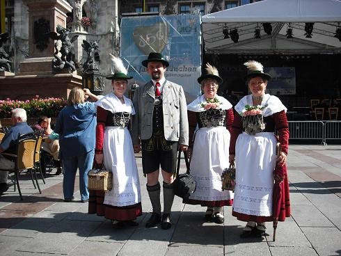 Trajes tipico de alemania como aqui, las valencianas