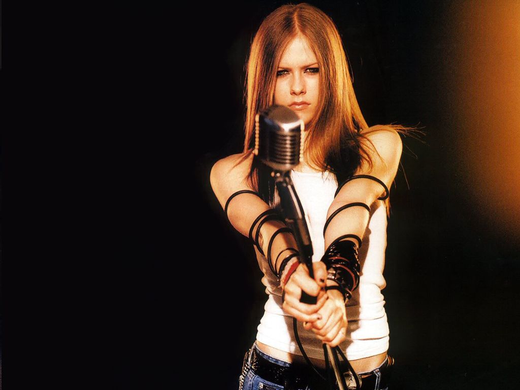 [Avril-Lavigne-100.JPG]