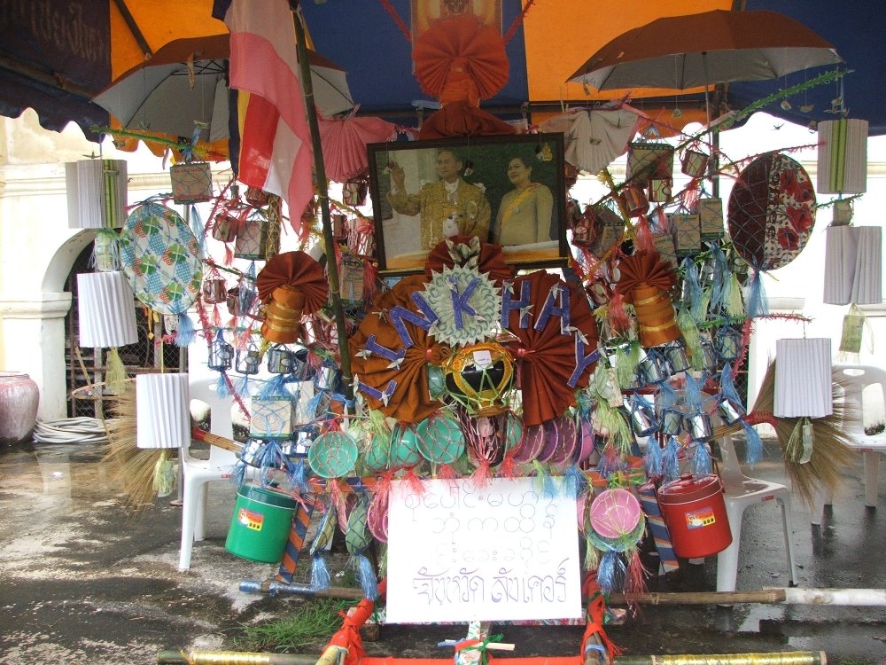 [Burmese+Katain+Chiangmai+2.JPG]