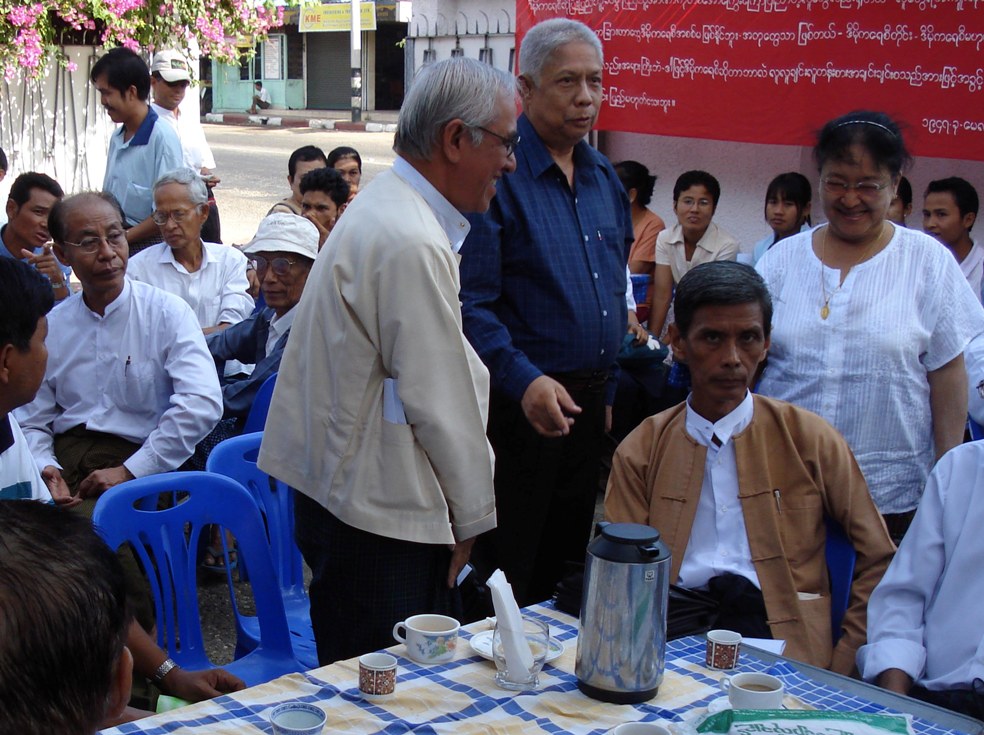 [khin+maung+shein+(+small+size.jpg]