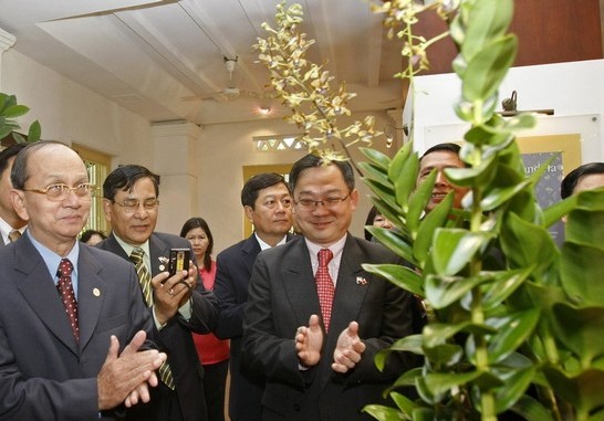 [Reuters+Pictures.jpg]